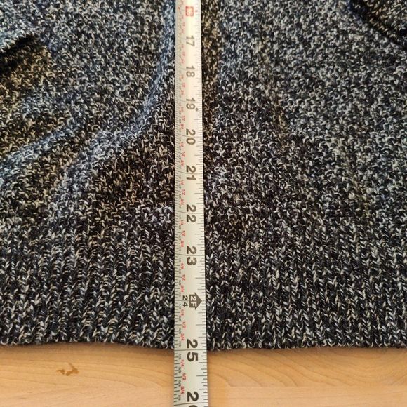 Amnesia Medium Gray Sweater for Fall Unisex Sized Medium - Picture 9 of 12